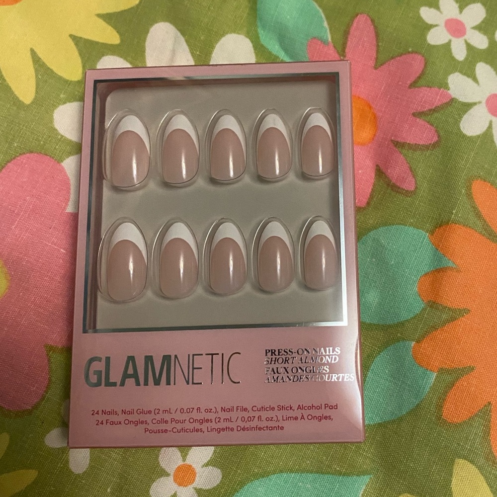 GLAMNETIC - PRESS ON NAIL SHORT ALMOND